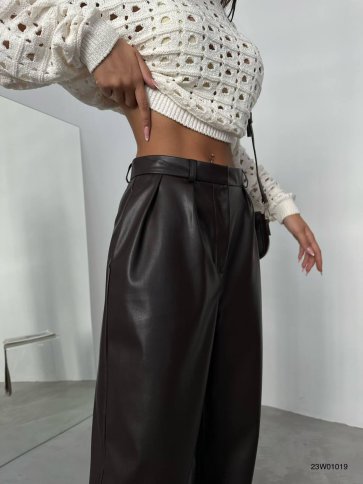 BAGGY STYLE FAUX LEATHER PANTS